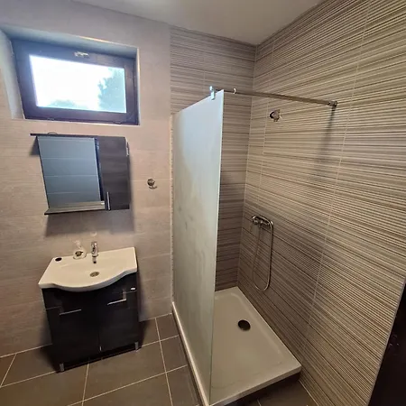 Aniiza 招待所 厄尔韦涅什